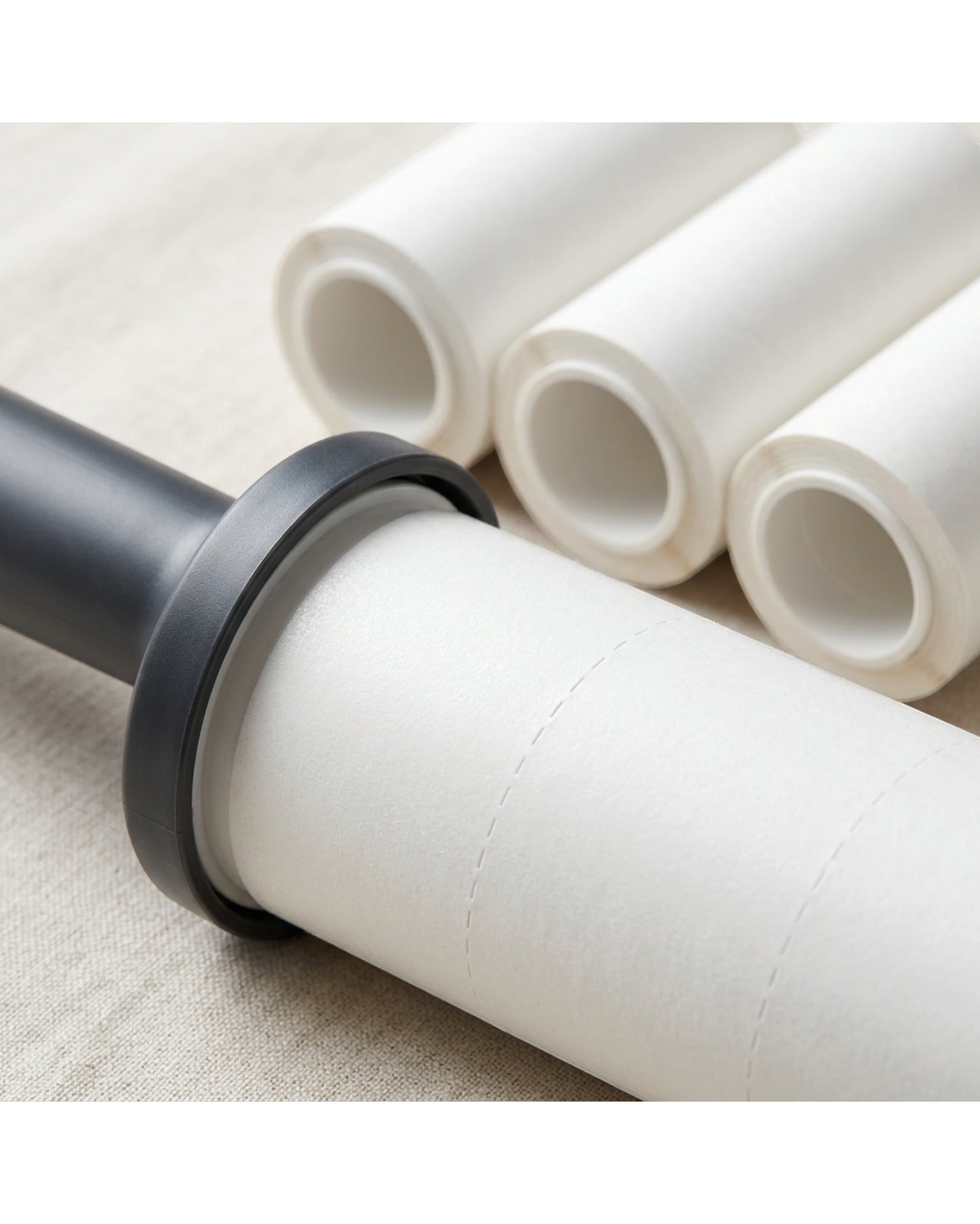 Mikuhome Extra-Wide Adhesive Lint Roller 15 cm with 3 Refills Charcoal - Detail view