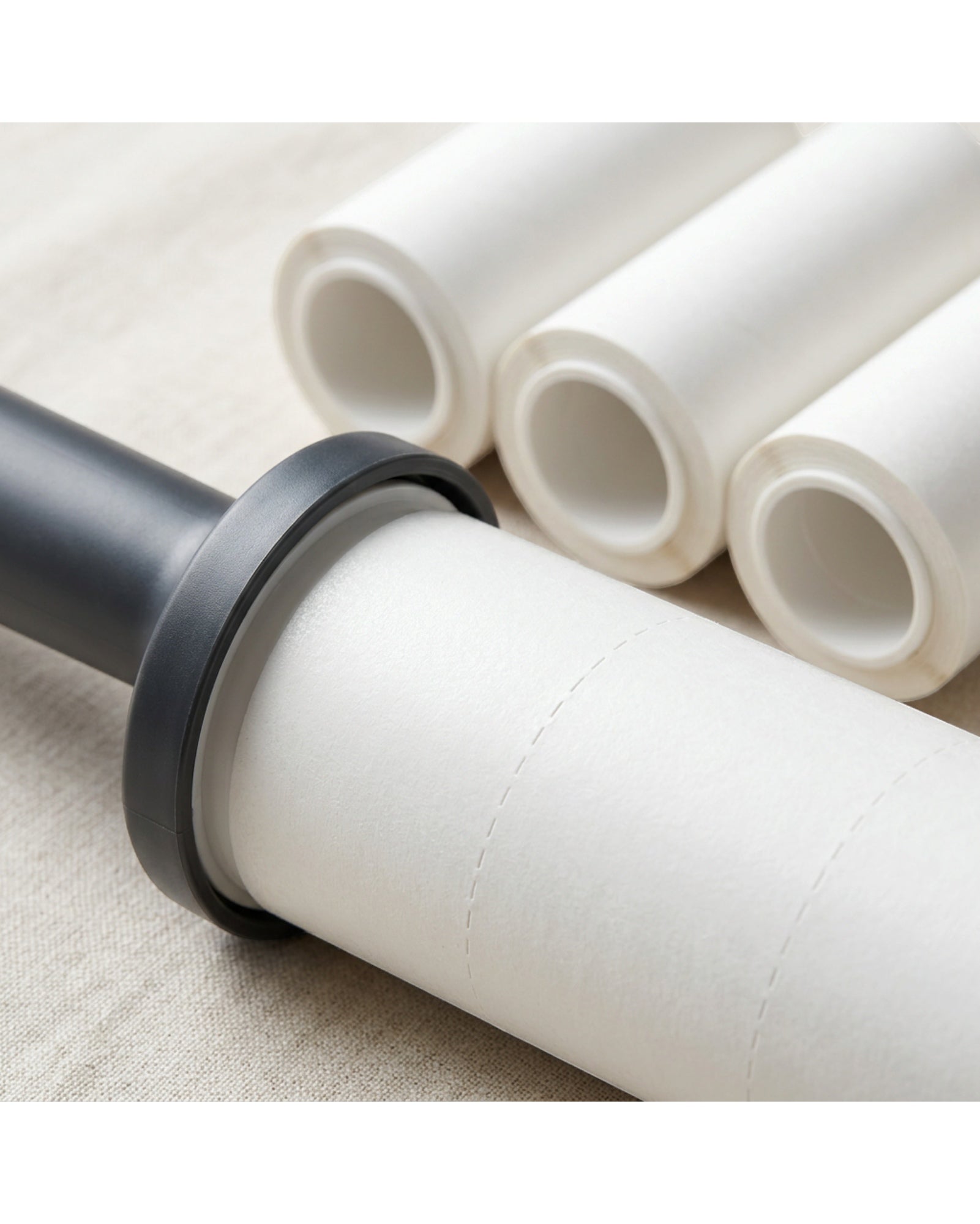 Mikuhome Extra-Wide Adhesive Lint Roller 15 cm with 3 Refills Charcoal - Detail view